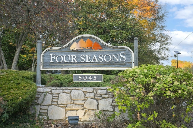 view of community / neighborhood sign