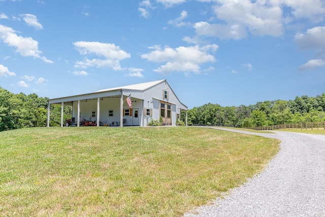 view of front facade with a front yard