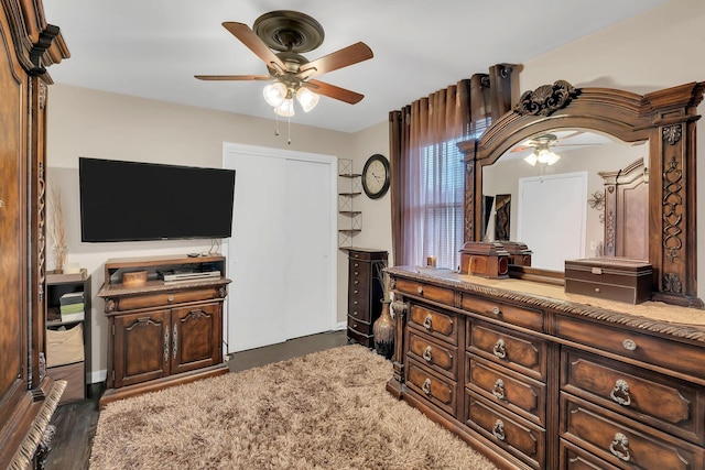 bedroom featuring ceiling fan