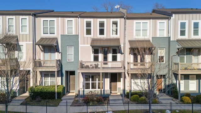 view of front facade