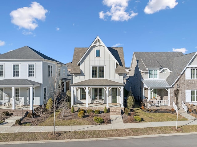 view of front of property featuring covered porch