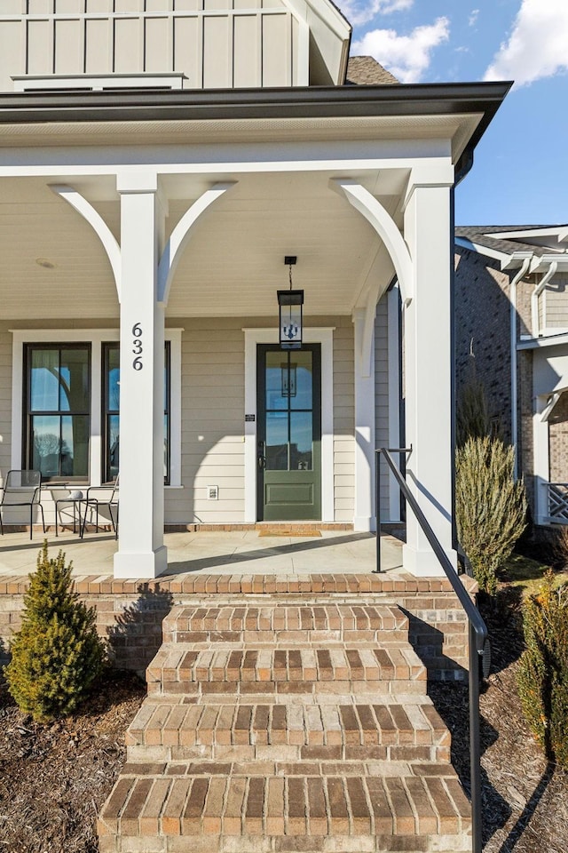 property entrance featuring a porch