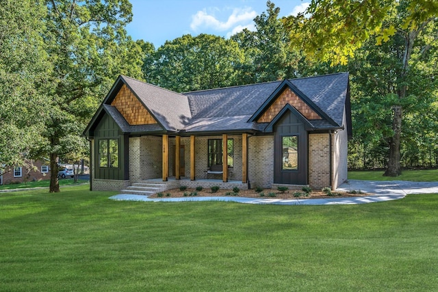 view of front facade with a porch and a front lawn