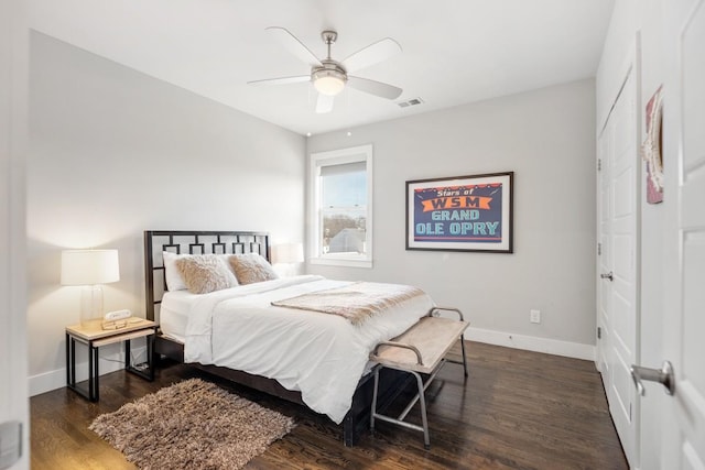 bedroom with dark wood-type flooring and ceiling fan