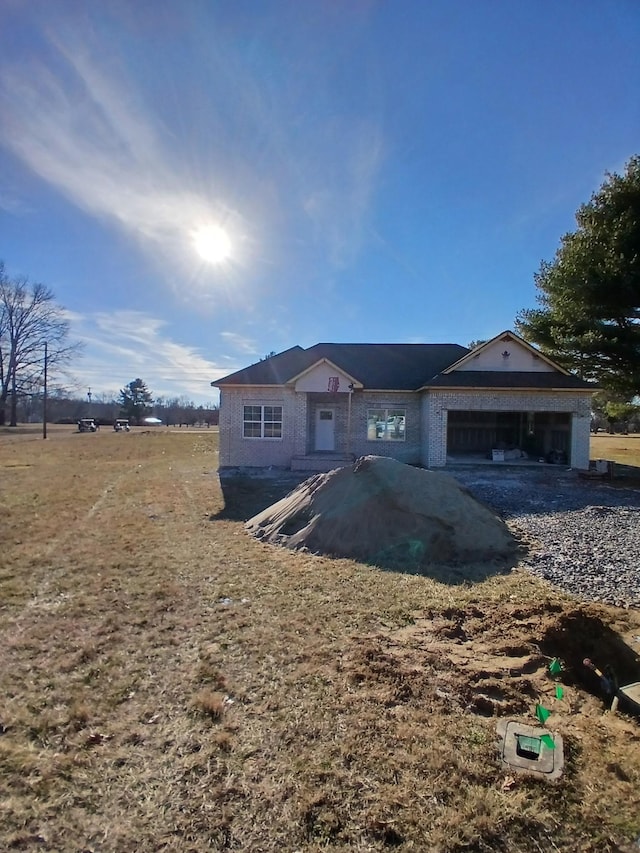 view of front facade with a garage