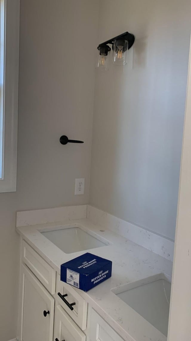 bathroom featuring a sink