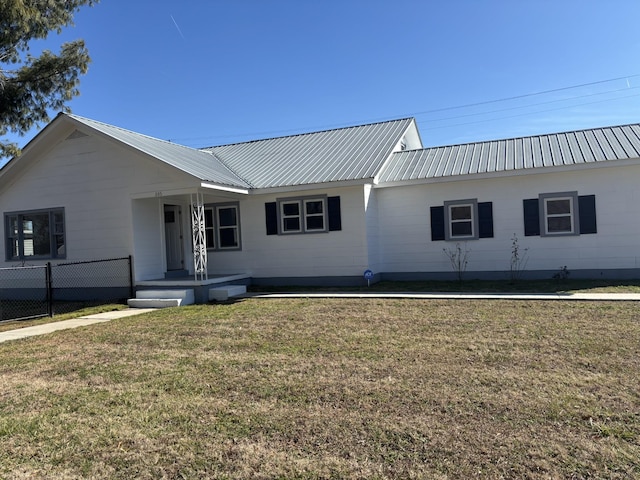 ranch-style home with a front yard