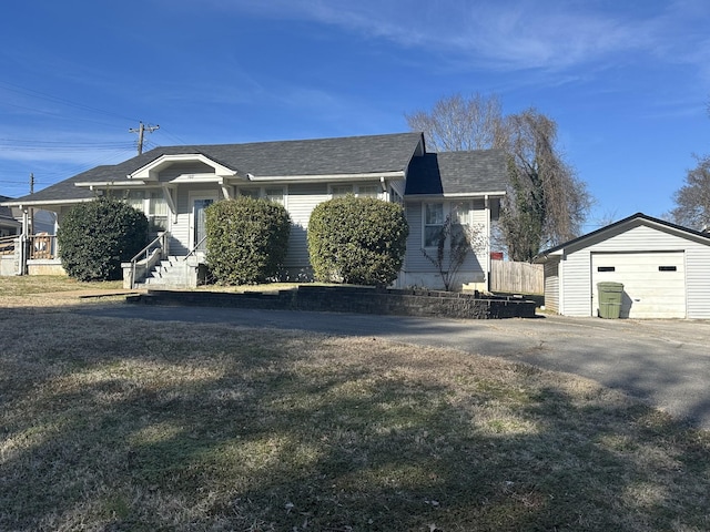 view of front of home featuring an outbuilding, a garage, and a front yard