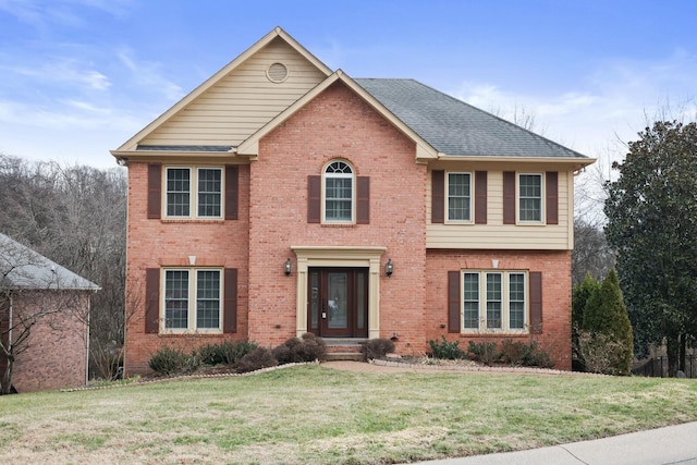 view of front of property featuring a front lawn