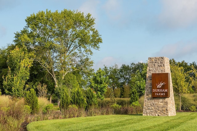 community / neighborhood sign with a lawn