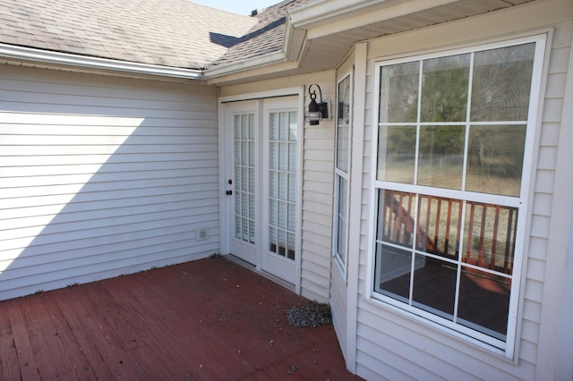 property entrance with a wooden deck