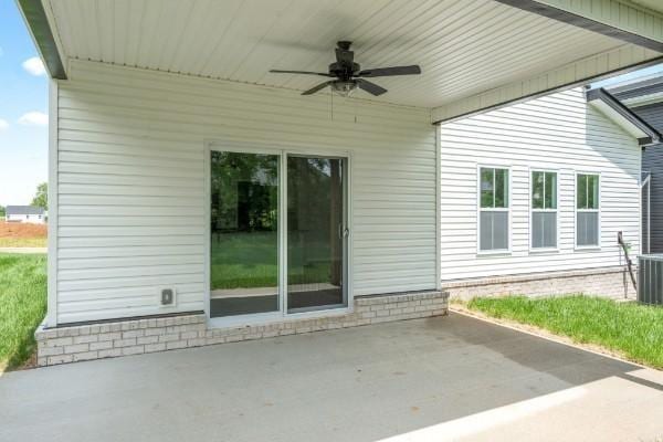 view of patio with ceiling fan