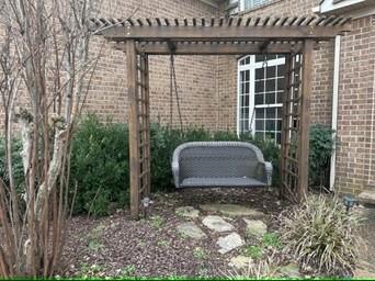 view of patio featuring a pergola