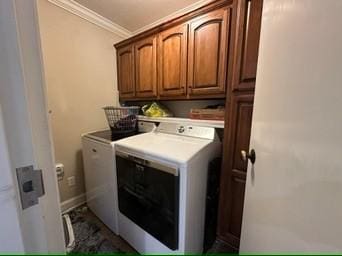 laundry room featuring cabinets, ornamental molding, and independent washer and dryer