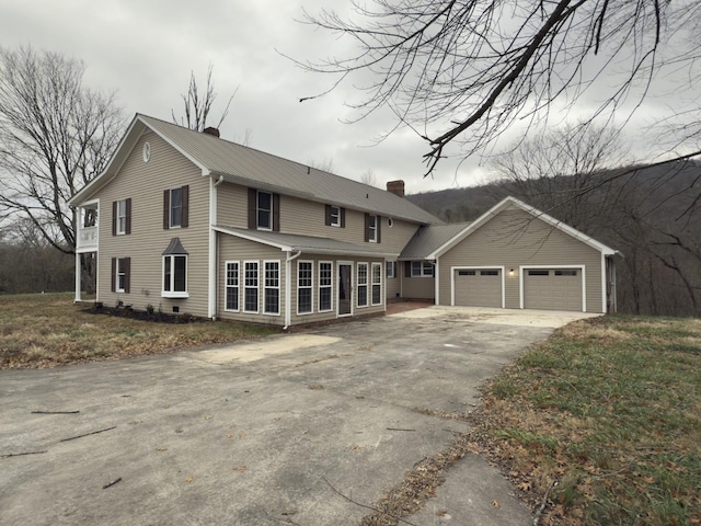 view of front of house featuring a garage and a front yard