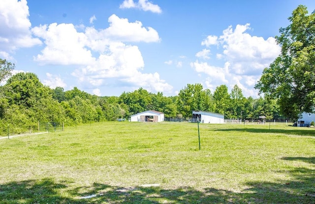 view of yard featuring a rural view