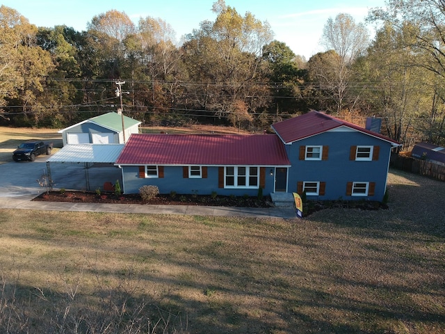 view of front facade featuring a garage and a front lawn