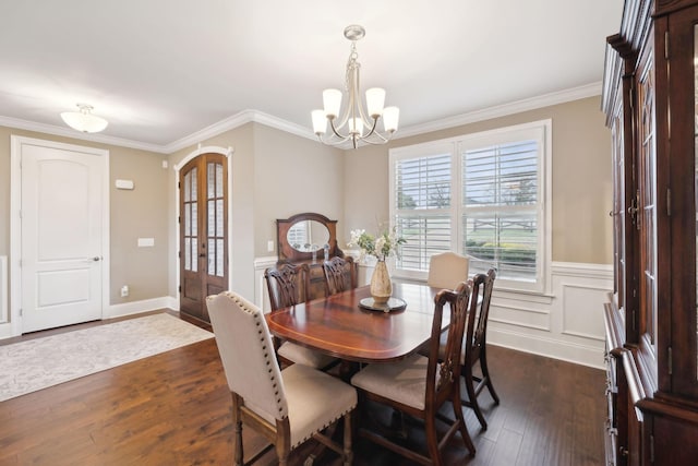 dining area featuring ornamental molding, dark hardwood / wood-style flooring, and a chandelier