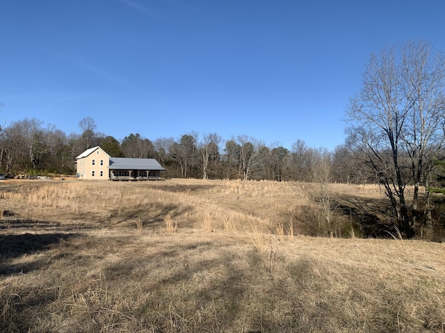 view of yard featuring a rural view