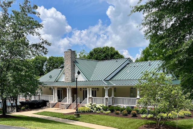 view of front of house featuring a front lawn and covered porch