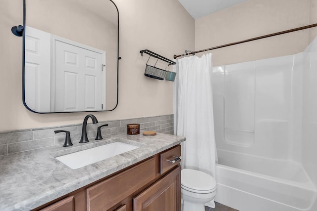 full bathroom featuring shower / tub combo with curtain, vanity, and toilet