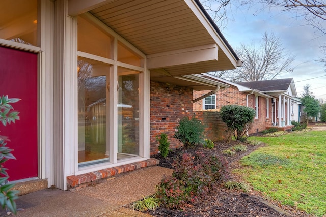 view of side of property featuring a yard