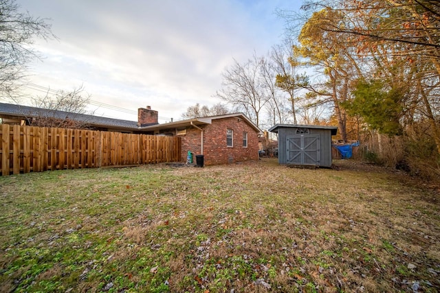 view of yard with a storage unit