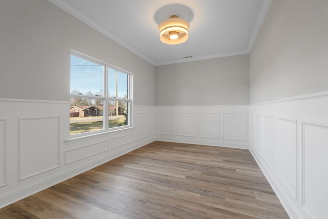 unfurnished room with crown molding and light hardwood / wood-style floors