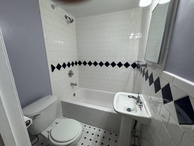 bathroom featuring tiled shower / bath and toilet