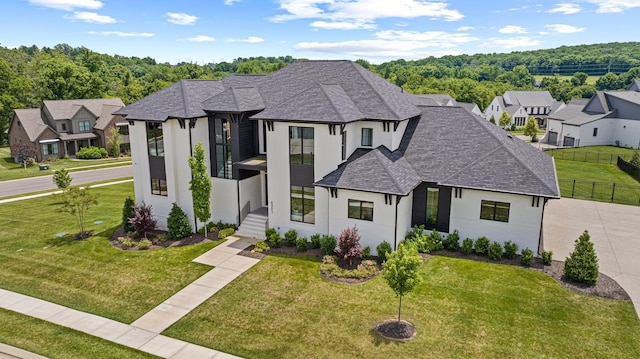 view of front of house featuring a front yard