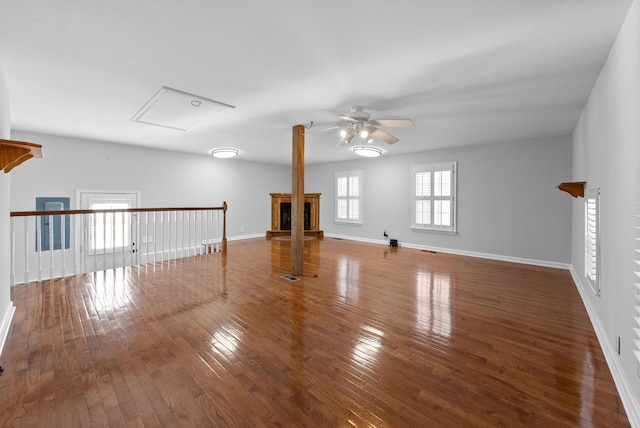 unfurnished room with dark wood-type flooring and ceiling fan