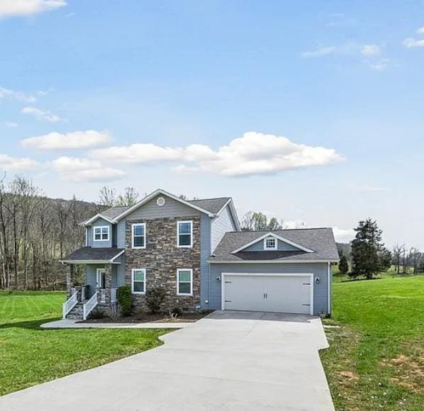 view of front facade featuring a garage and a front yard