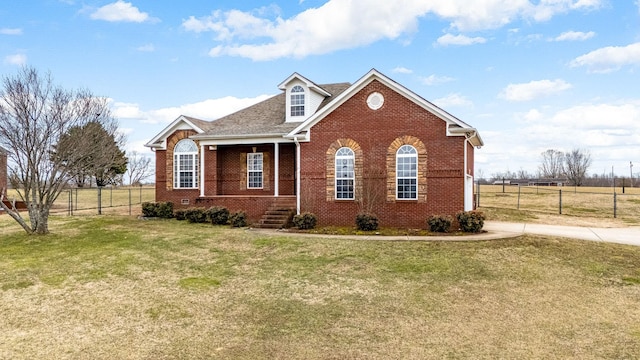 view of front property featuring a front lawn