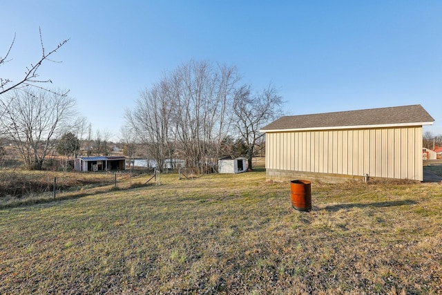 view of yard featuring a storage shed