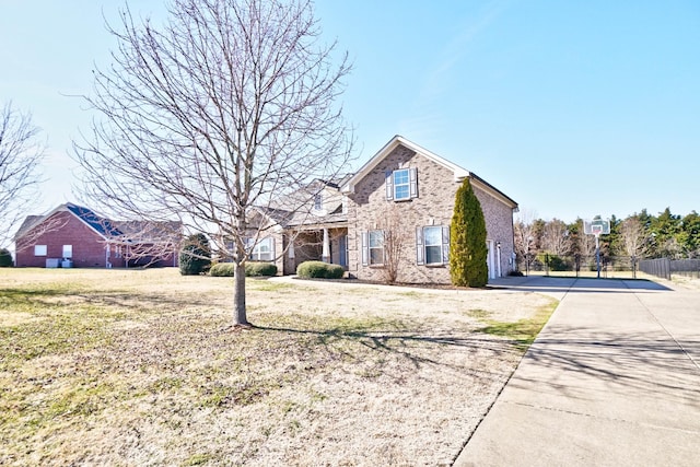 front of property featuring a front lawn