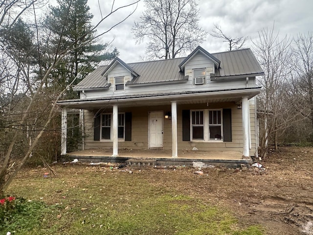 view of front facade featuring covered porch