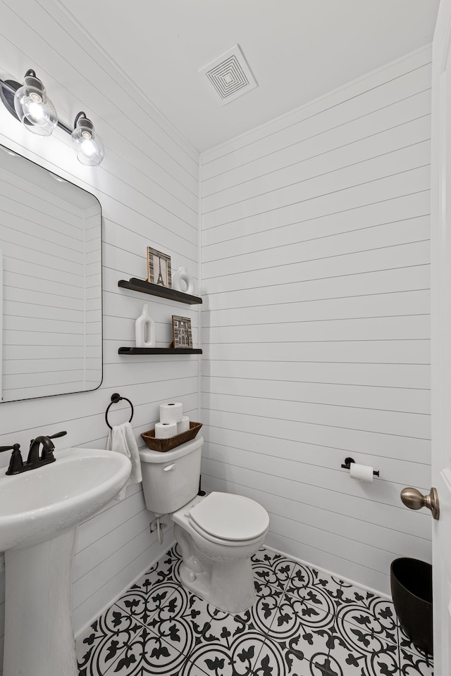 bathroom featuring ornamental molding, sink, tile patterned floors, and toilet