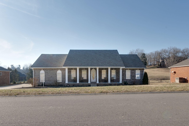 view of front of property featuring a porch