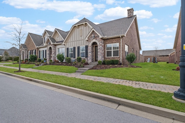 view of front facade with a front yard