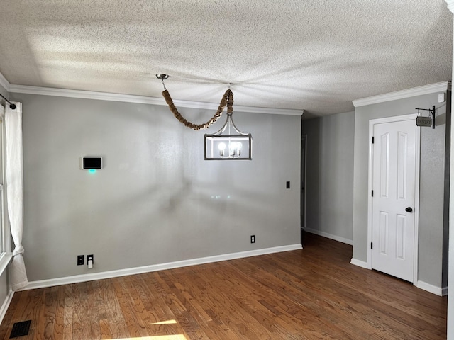 unfurnished room with crown molding, hardwood / wood-style floors, a textured ceiling, and a notable chandelier