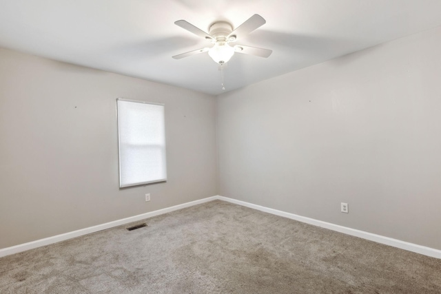 unfurnished room featuring ceiling fan and carpet