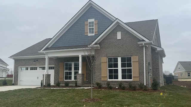 craftsman house featuring a garage and a front lawn