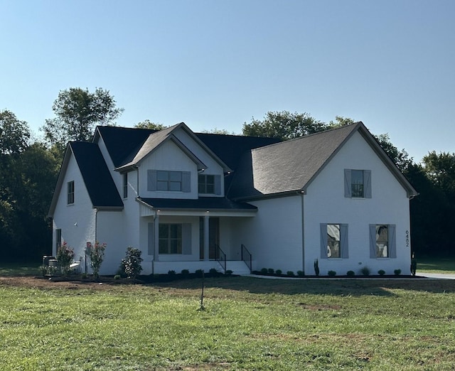 view of front facade with a front yard