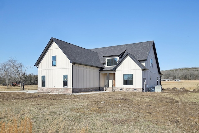 modern inspired farmhouse featuring central AC and a front lawn