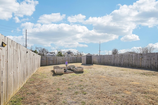 view of yard with a storage unit