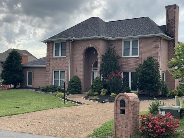 view of front of property with a front yard