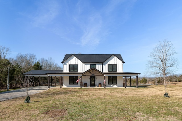 modern inspired farmhouse featuring a front lawn and covered porch