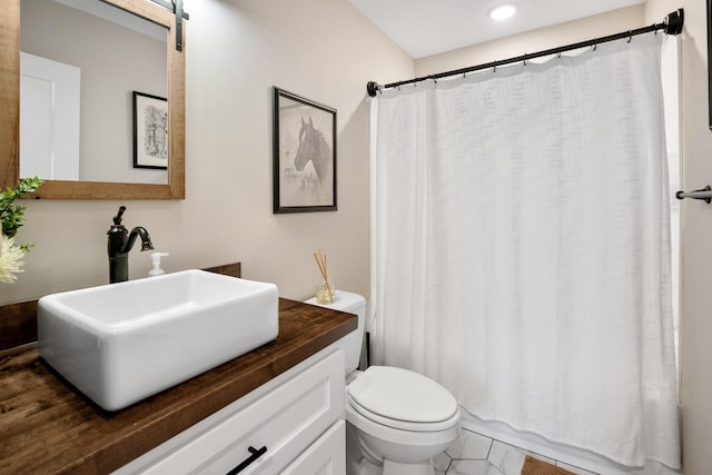 bathroom featuring a shower with curtain, vanity, and toilet