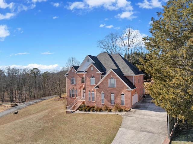 view of front property featuring a garage and a front yard