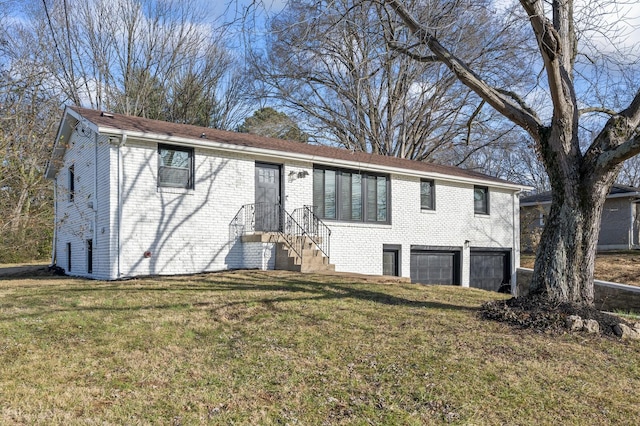 view of front of home featuring a garage and a front yard